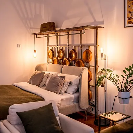 3br Luxury Center Near Train Station דירה פראג