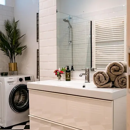 דירה 3br Luxury Center Near Train Station