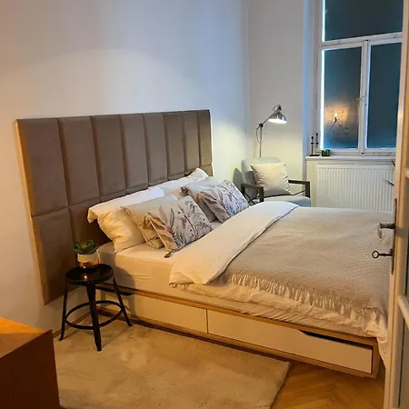 3br Luxury Center Near Train Station شقة براغ