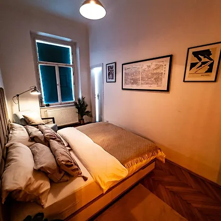 3br Luxury Center Near Train Station شقة براغ
