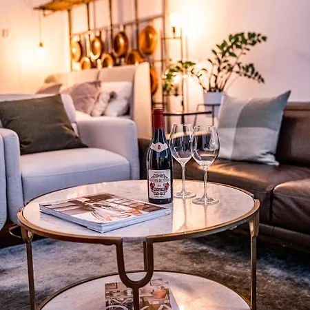 3br Luxury Center Near Train Station פראג