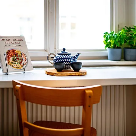 3br Luxury Center Near Train Station *