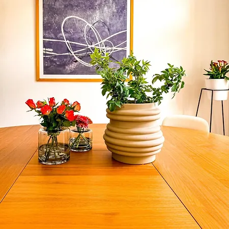 شقة 3br Luxury Center Near Train Station