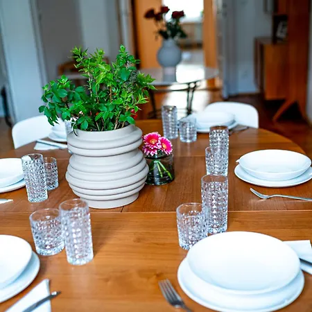 شقة 3br Luxury Center Near Train Station