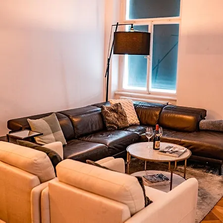 3br Luxury Center Near Train Station דירה פראג