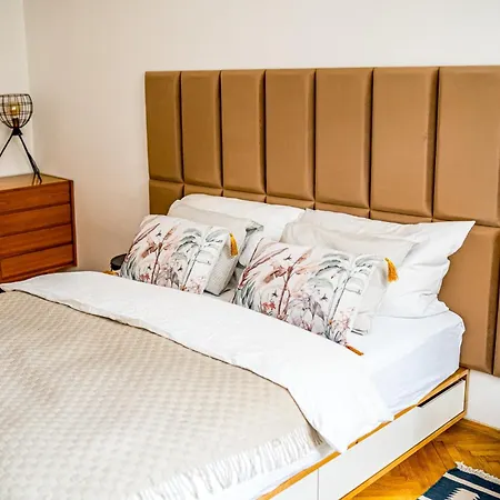 דירה 3br Luxury Center Near Train Station פראג
