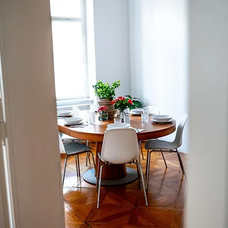 شقة 3br Luxury Center Near Train Station براغ