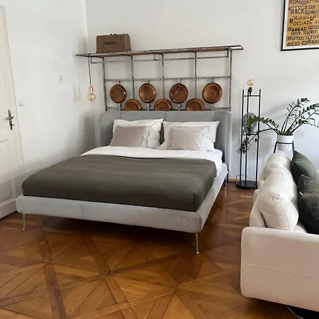 شقة 3br Luxury Center Near Train Station براغ